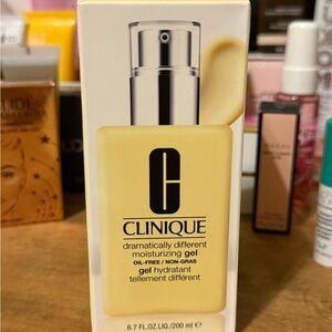 Clinique Dramatically Different Moisturizing Gel